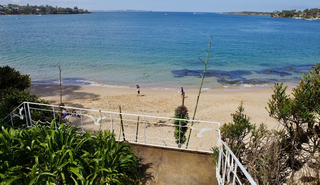 White Wings at Bundeena Beachfront Cottage