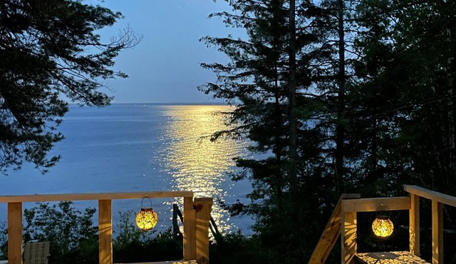 White wings cottage Private beach on Lake Superior
