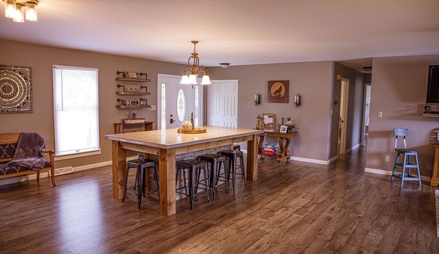 White Wolf Inn - House