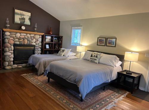 Whitefish Home, Sleeps 7, Hot Tub, AC