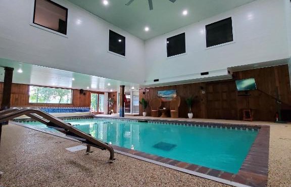 Whitefish Lake Home with Heated Indoor Pool