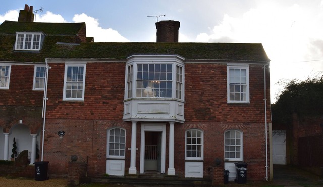 Whitefriars is a family & dog friendly holiday home, sleeping 8 guests in Rye