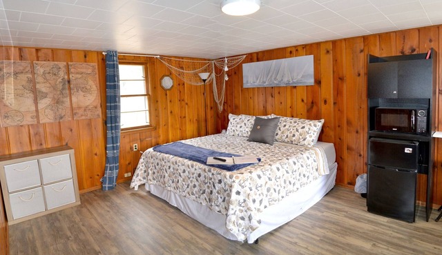 Whitehall Cottages Boutique Motel - King Bed