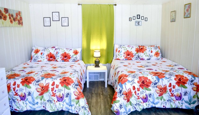 Whitehall Cottages Boutique Motel - 2 Full Beds