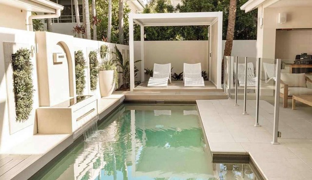 Whitehaven ~ 100m to Beach + Private Pool