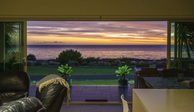 Whitehaven ~ Absolute Beachfront!