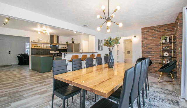 Whitehouse Retreat! 4-bedroom house with Pool, WiFi and AC in tranquil Goshen