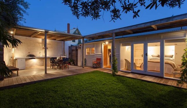 Whitelodge on Long Island 100 m to beach, pet friendly, 3 bedrooms 3 bathrooms