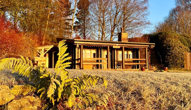 WHITEMOOR LODGE, pet friendly, with open fire in Salterforth