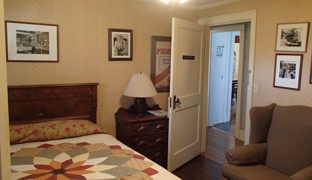 Whiterock Conservancy - Harvest Room in the Historic Garst Farmhouse