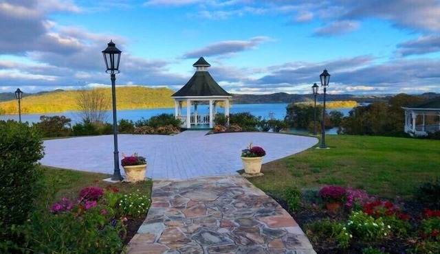 Whitestone Inn