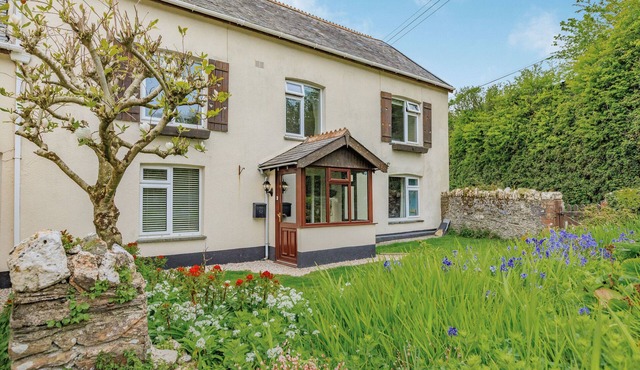 WHITESTONE, pet friendly, character holiday cottage in Ilfracombe