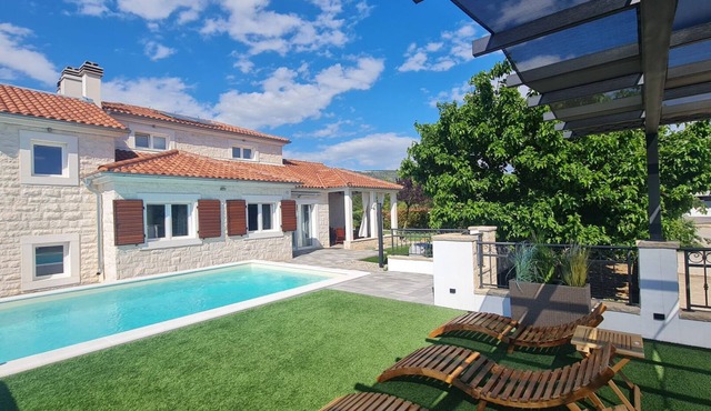 Whitestone Villa by Villas Guide