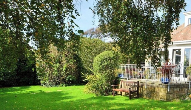 Whitestones - a bungalow that sleeps 7 guests in 3 bedrooms