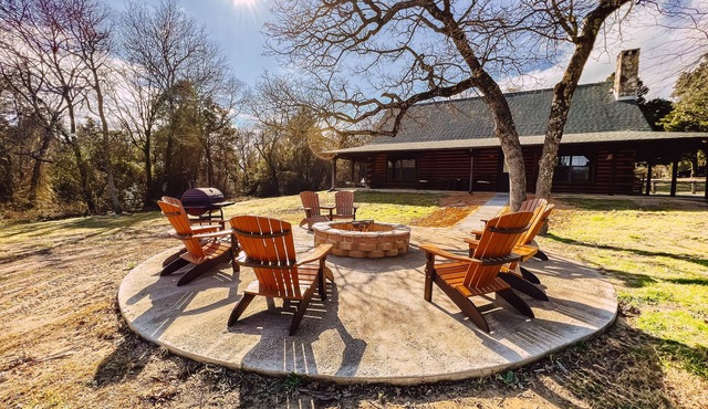 WhiteTail Lodge @ Cedar Cove Ranch, 700 acres w 25 acres private lake