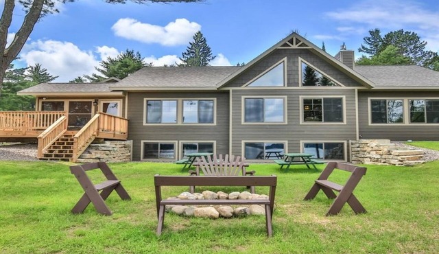 Whitetail Ridge: Lakefront Home, FREE Wi-Fi/Firewood, Generator, No Cleaning Fee