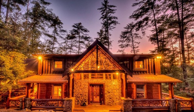 Whitewater Wilderness- Riverside Retreat | Outdoor Living | Luxury Kitchen