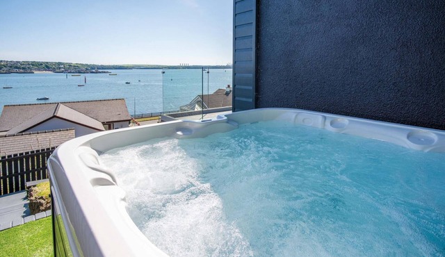 Whitewings - Super Luxurious 3 Bedroom - Neyland