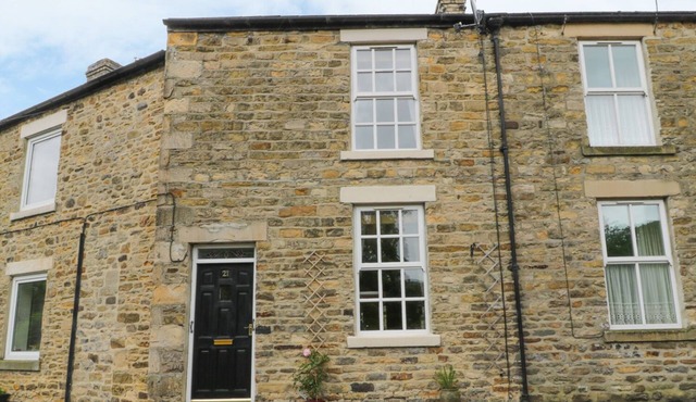 WHITFIELD COTTAGE (21 SILVER STREET), pet friendly in Wolsingham