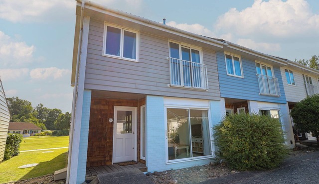 WHITFIELD P5, family friendly, country holiday cottage in Yarmouth