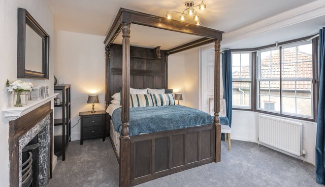 Whitley House, Country Character house