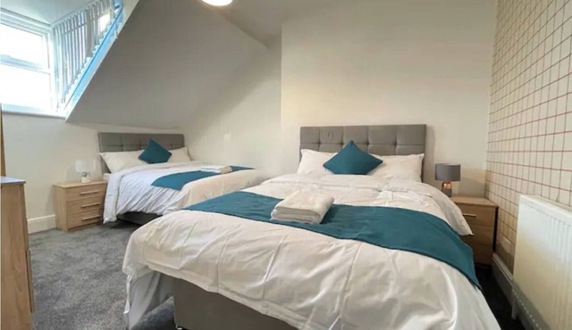 Whitley Road Professional let