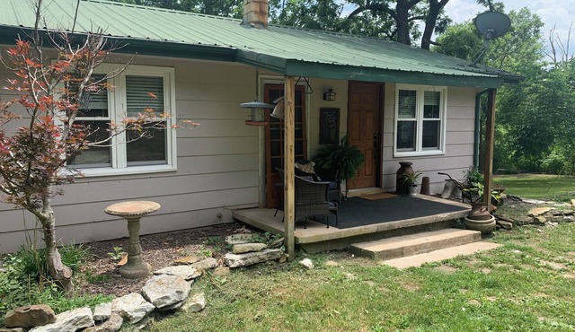 Whitley Woods Cottage, secluded on 80 acres, Chadwick MO