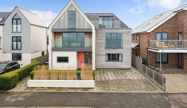 Whitstable | 4 bd | Pool | Games Room | Cinema