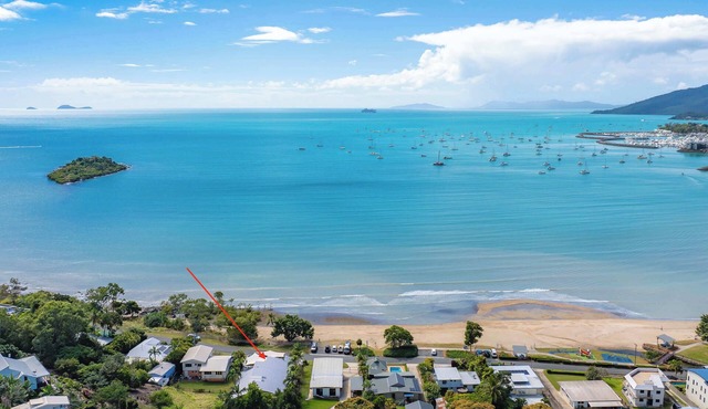 Whitsunday Escape - Beachfront with Swimming Pool