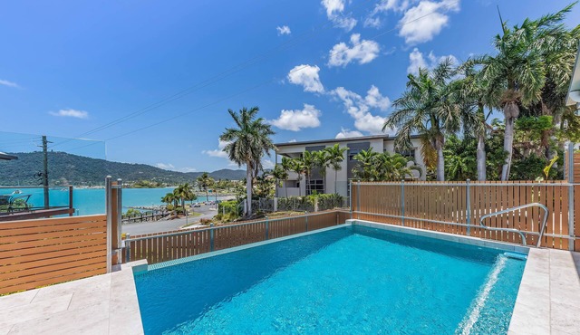 Whitsunday living on Hillcrest by the Beach