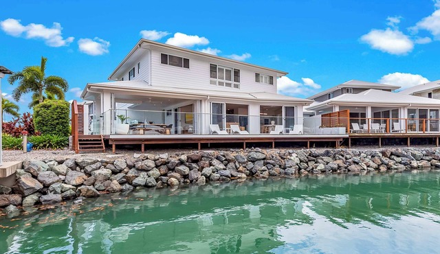 Whitsunday Waterfront Luxury at 19 The Cove