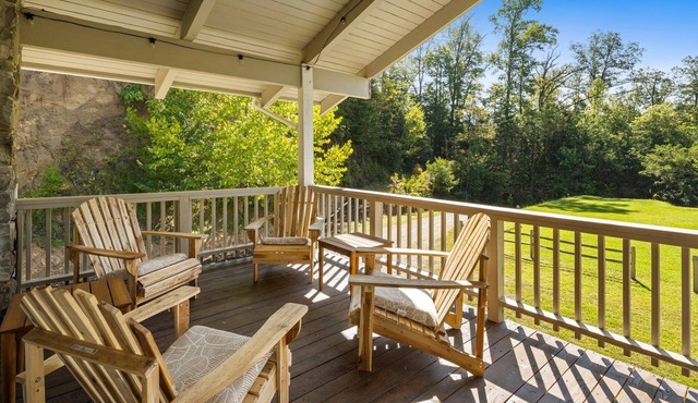 Whittier Woods Retreat. Smokies, Bryson City. Pet-friendly, Family Get-A-Way.