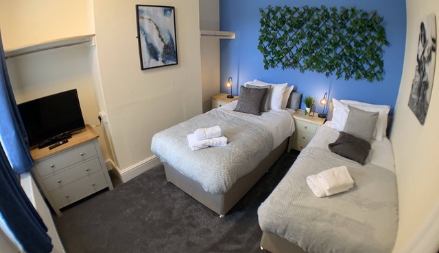 Whitworth Lodge. Sleeps 6 in 3 rooms netflix WIFI