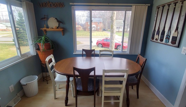 Whole 3 Bedroom Home Near Lake, Airport, and Cle