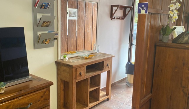 Whole apartment: suite with separate entrance