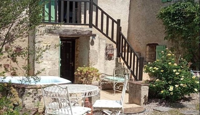 Whole cozy country cottage in South of France.