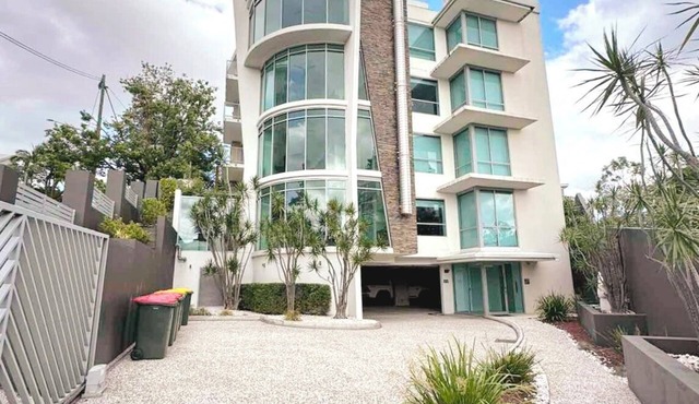 Whole Floor Luxury APT L3 POOL*FIREWORKS*SPACIOUS* Million dollar city view!