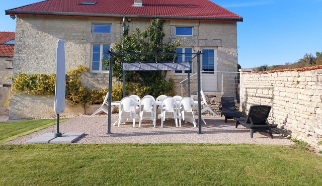 whole house, jacuzzi, garage, wifi, Classified 2 stars