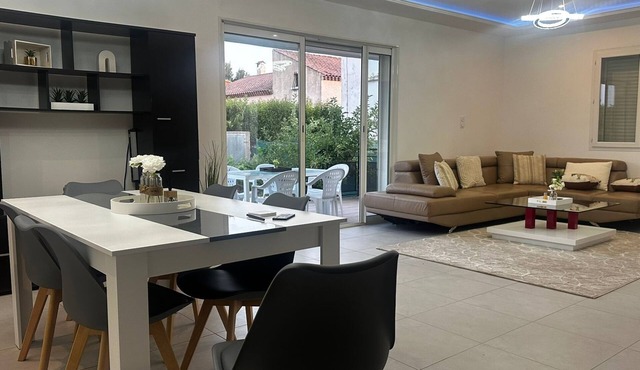 Whole house: accommodation - Saint-André-de-Sangonis, France