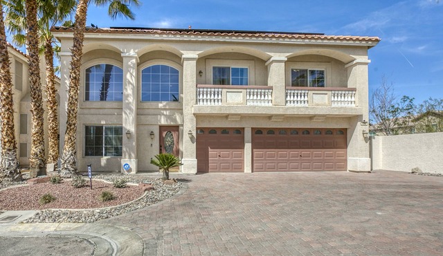 Whole home,pool/spa great location and 15m to Vegas strip, hike,golf,attractions