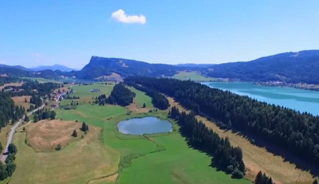 Whole house 2 self-contained apartments 5 beds 5 parking 3 lakes Vallée de Joux