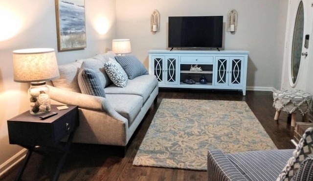 Whole House: 3-Bed/2-Bath/Pet Friendly/Robins Nest