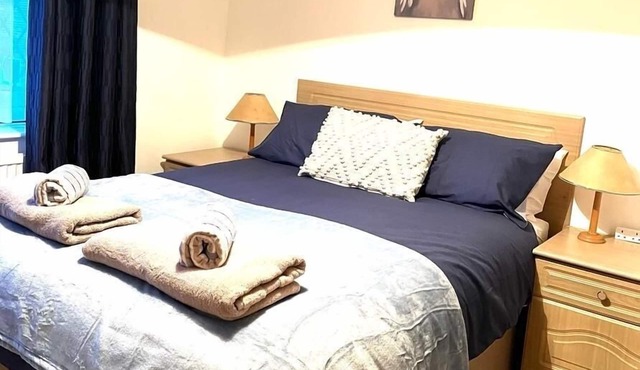 Whole house, 3 bedrooms, sleeps 5 people