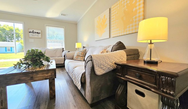 Whole House- 3rm + Fenced Yard. 2 Turns to Post!