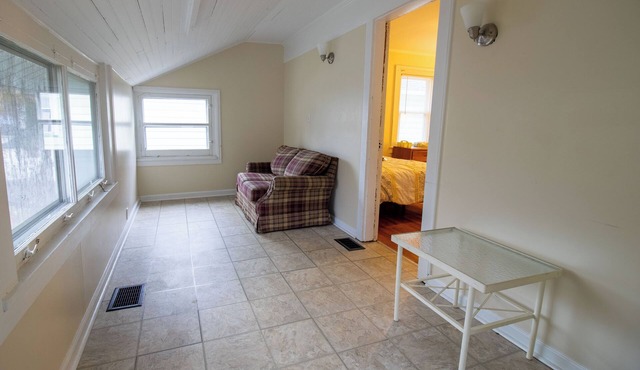 Whole House 5 min from Airport 5-Beds sleep 10