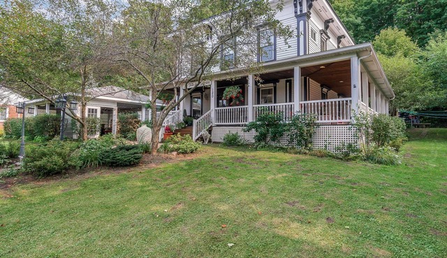 Whole House - 7 Bedrooms at Newaygo Bed & Breakfast