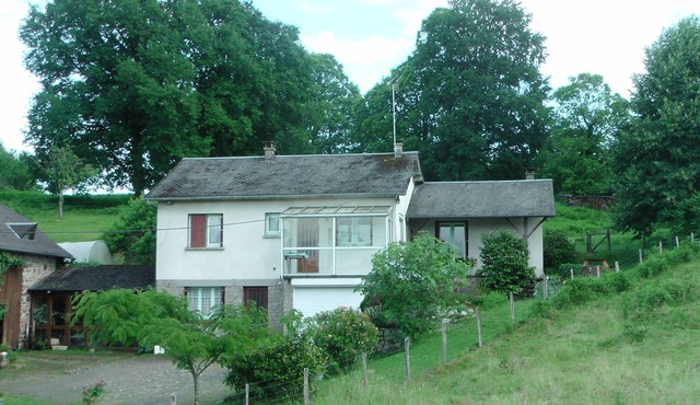 Whole house at the end of the road