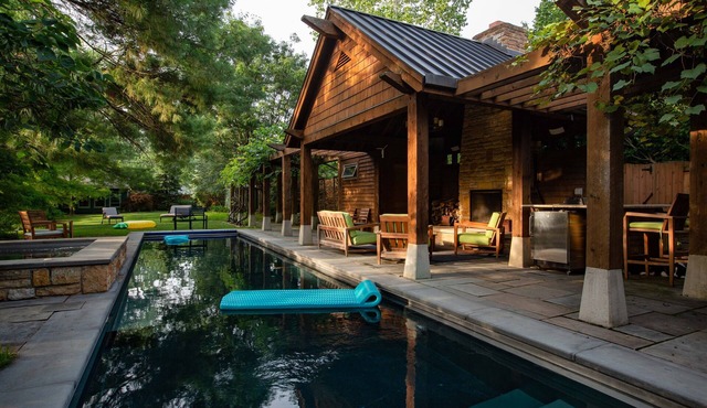 Whole house-Backyard oasis-sleeps13