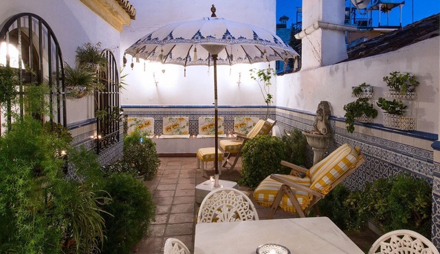Whole House in the heart of Marbella Town WIFI