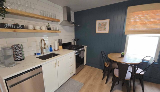 Whole house in Walker's Point + Parking + A/C